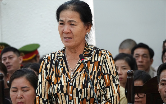 Diễn biến bất ngờ trong vụ cháy karaoke An Phú: Người thân nạn nhân bật khóc xin giảm án cho bị cáo Ảnh 2