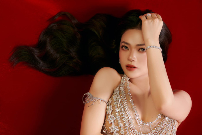 Sắc vóc quyến rũ của Kiều Anh ở tuổi 42.