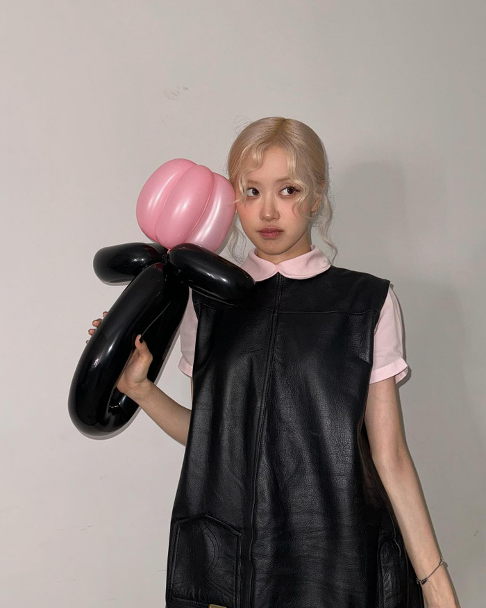 Rosé thường xuyên cập nhật mọi hoạt động ở trên mạng xã hội. Ảnh: Instagram rosesarerosie