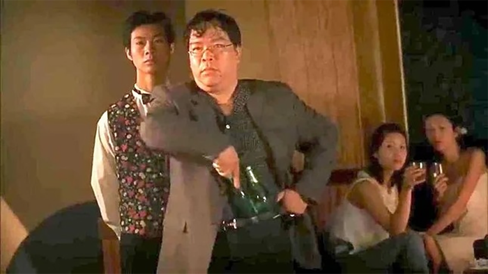 Tạ Chí Hoa nổi tiếng với vai ông chủ quán bar trong bộ phim Đội bóng Thiếu Lâm của Châu Tinh Trì.