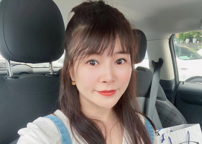 NSƯT Kim Oanh có vẻ ngoài trẻ trung, tràn đầy năng lượng ở tuổi U50.