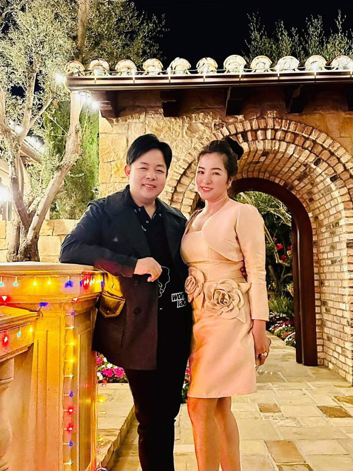 Quang Lê vừa tiết lộ với Thúy Nga về số tiền anh kiếm được mỗi tháng từ 2 kênh YouTube. 