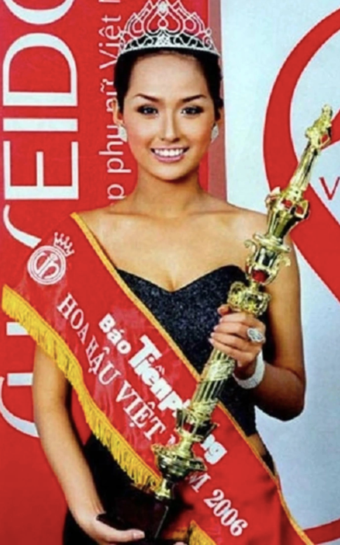Mai Phương Thúy đăng quang Hoa hậu Việt Nam 2006 khi mới chỉ 18 tuổi.