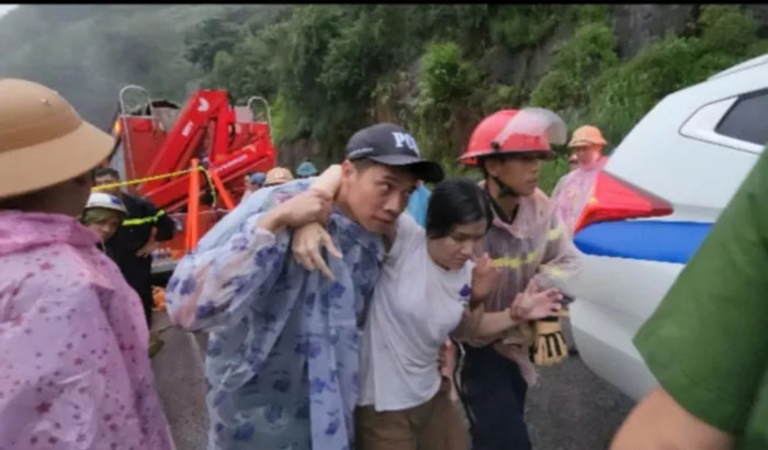 Thời điểm được tìm thấy dưới chân đèo Bảo Lộc, Trang bị thương nhưng vẫn tỉnh táo