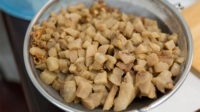 Tóp mỡ là món ăn cứu đời thời xưa.