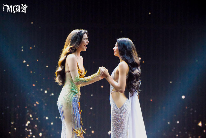 Khoảng khắc đăng quang của tân Hoa hậu Hòa bình Quốc tế 2024.