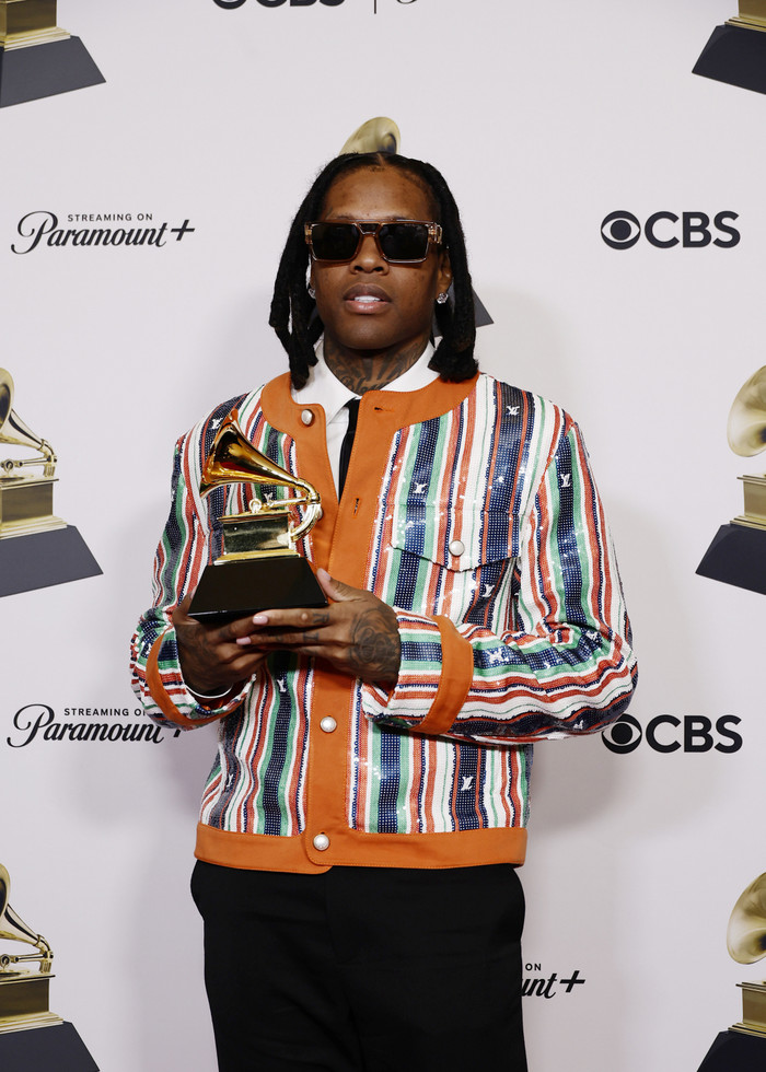 Lil Durk đã nhận được kèn vàng đầu tiên cho ca khúc 'All My Life' hợp tác cùng J. Cole tại lễ trao giải GRAMMY 2024. Đây là một thành tích đáng nể đối với Lil Durk và là một cột mốc quan trọng trong sự nghiệp âm nhạc của anh.