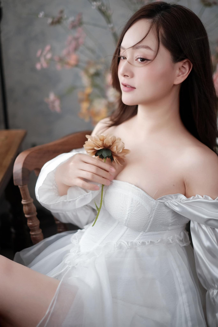 Lan Phương được ông xã ngoại quốc ủng hộ chuyện chụp những bức ảnh nóng bỏng