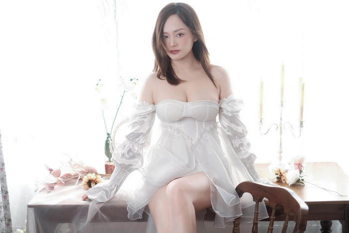 'Bà xã' Doãn Quốc Đam khoe vẻ đẹp căng tràn Ảnh 1