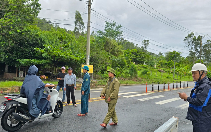 Ứng phó bão Trami, Đà Nẵng lập chốt chặn, cấm lên bán đảo Sơn Trà từ 5 giờ chiều nay Ảnh 2