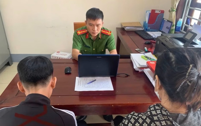 Khởi tố nam sinh lớp 11 bắt bạn học ăn đất, hút thuốc không nhả khói Ảnh 2