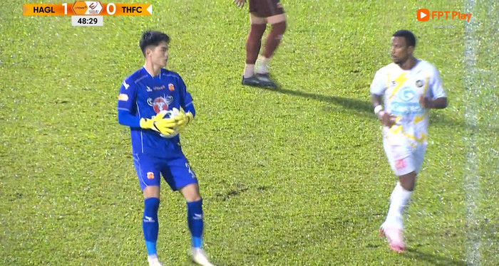 Thủ môn Trần Trung Kiên chơi tốt trước CLB Thanh Hoá.