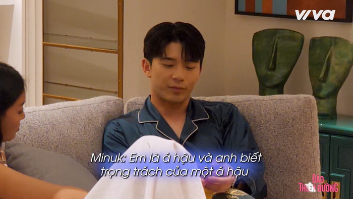 Minuk tâm sự cùng Khánh Linh khi hẹn hò ở không gian sang trọng.
