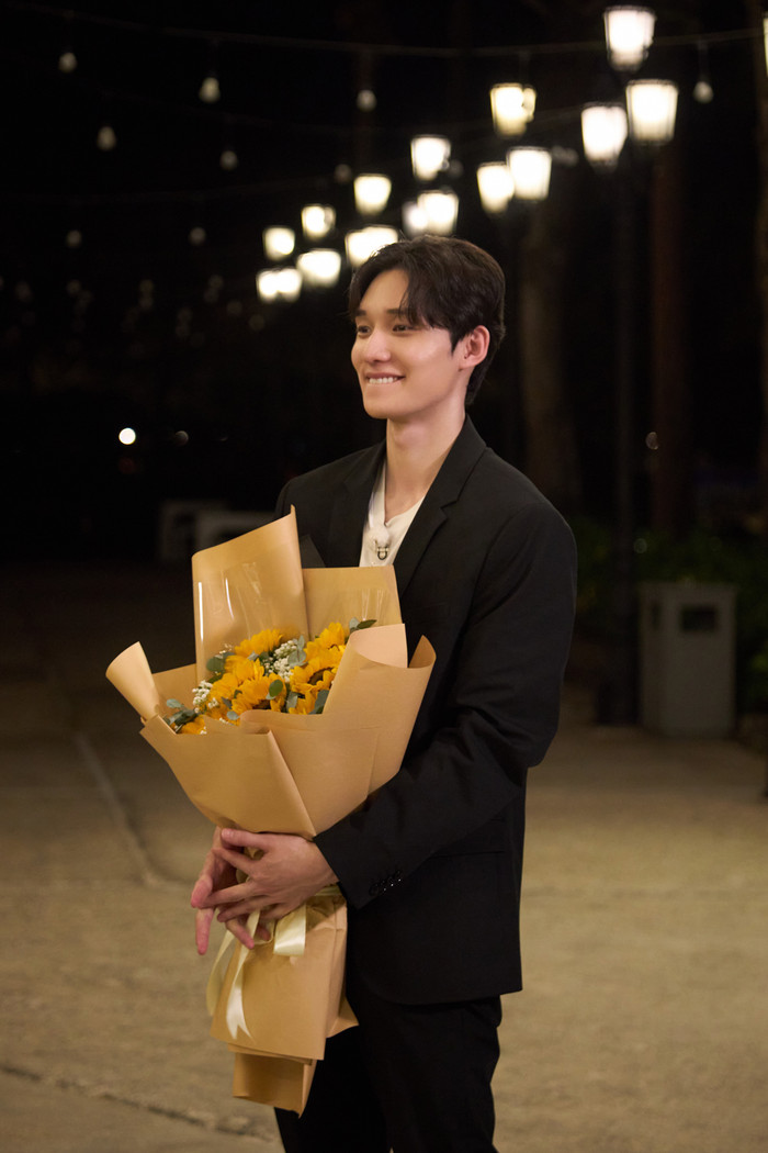 Sung Ieon tỏ tình với Rayeon.