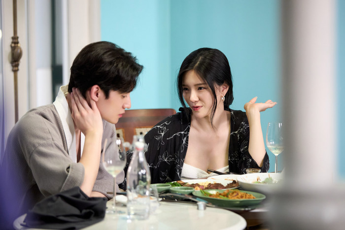 Khi hẹn hò với Ieon, Rayeon thẳng thắn cho biết cô vẫn nhớ về Michael Trương.