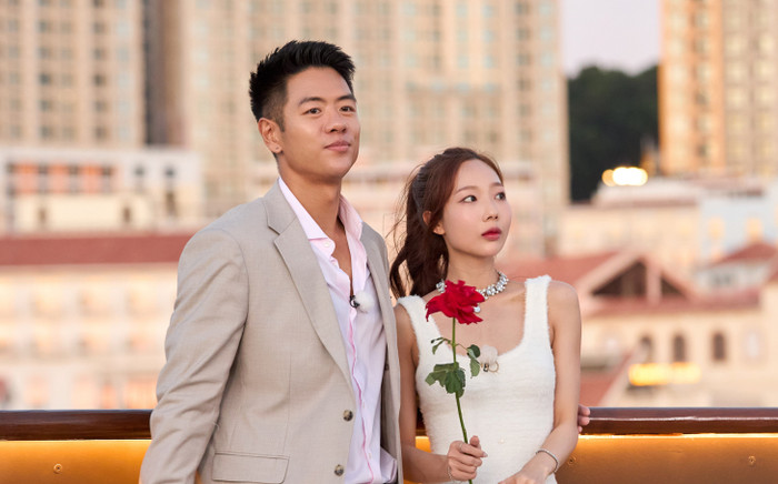 Yuna Vũ cảm ơn Michael Trương sau lời tỏ tình, dắt tay ra về ở tập 15 Đảo Thiên Đường Ảnh 2