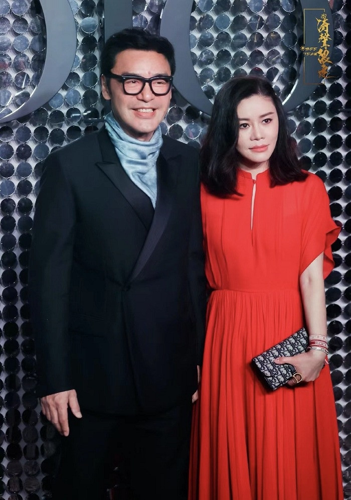 Nam ca sĩ cho vợ 1.5 tỷ tiêu xài mỗi tháng, tới lúc phá sản vợ đi cặp đại gia khác Ảnh 4