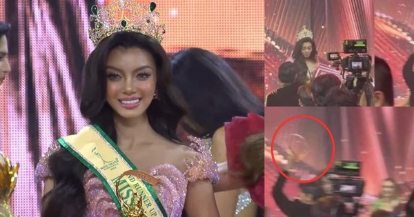 Á hậu 2 Thae Su Nyein (Myanmar) bị giật vương miện gây tranh cãi.