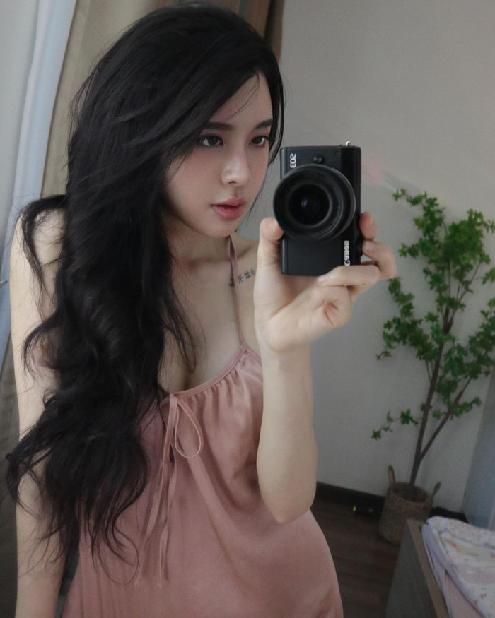 Bạn gái Vũ Văn Thanh có khả năng kiếm tiền đáng nển.