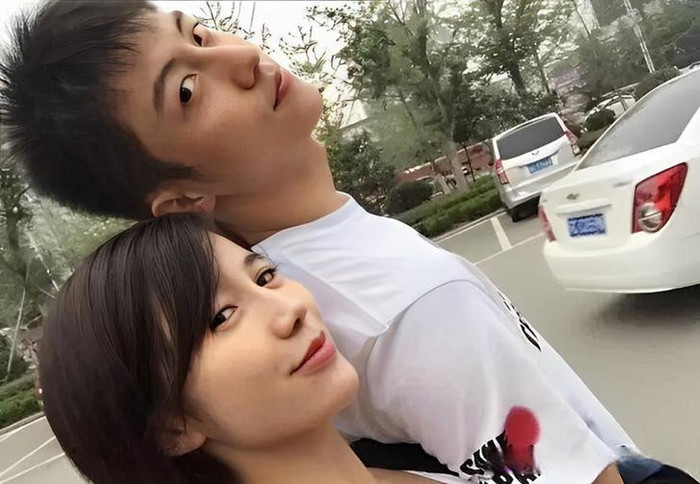 Hoàng Cảnh Du từng bị tố ngoại tình và bạo hành Vương Vũ Hinh.