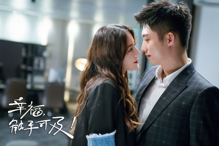 Có lẽ mối quan hệ của 2 ngôi sao nổi tiếng này sẽ được giải đáp trong tương lai.