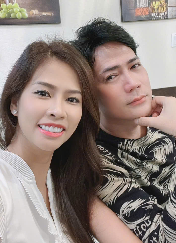 Người vợ xinh đẹp, giỏi dang của Quách Thành Danh.