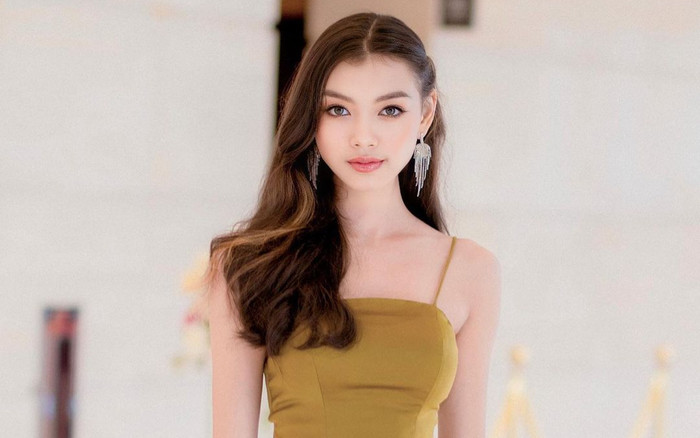 Gu ăn mặc gợi cảm của Á hậu 17 tuổi vừa muốn trả lại vương miện Ảnh 2