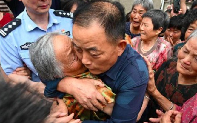 Con trai lạc mẹ khi 7 tuổi, ngày gặp lại đã thành ông lão 72 tuổi Ảnh 2