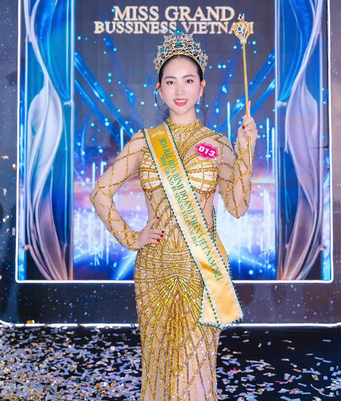 Trương Thị Mỹ Linh đăng quang Hoa hậu hoà bình Doanh nhân Việt Nam 2024.