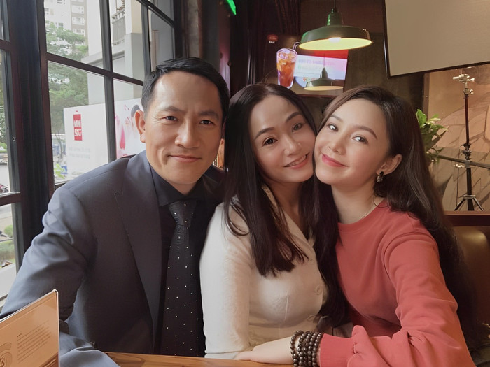 Quỳnh Kool hội ngộ bố mẹ màn ảnh - NSƯT Hoàng Hải và Quách Thu Phương.