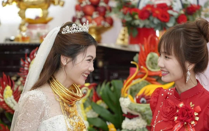 Mẹ chồng trẻ nhất miền Tây: 38 tuổi lên chức bà sui, tặng con dâu 26 cây vàng Ảnh 2