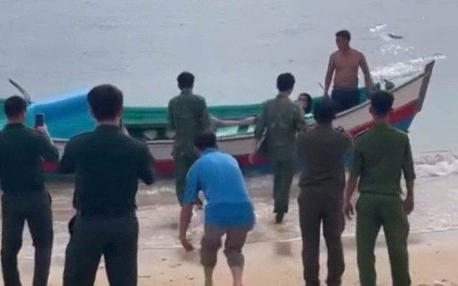 Cứu sống nữ du khách bị sóng cuốn trôi sau một đêm lênh đênh trên biển ở Phú Quý Ảnh 2