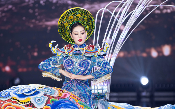 Đẳng cấp của Hoa hậu Khánh Vân khi diễn trang phục dân tộc Ảnh 2