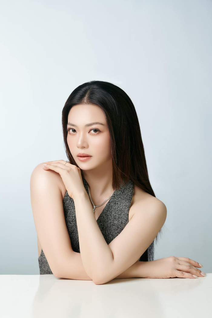 Vẻ đẹp sắc sảo, mặn mà của Kiều Anh ở ngoài đời thực khiến nhiều khán giả mê mẩn. 