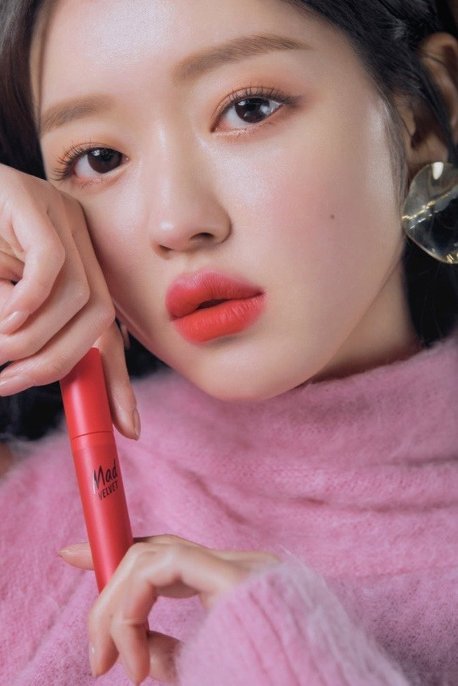 Kỹ thuật tạo khối môi căng mọng xuất phát từ Hàn Quốc và đang gây sốt trên TikTok.