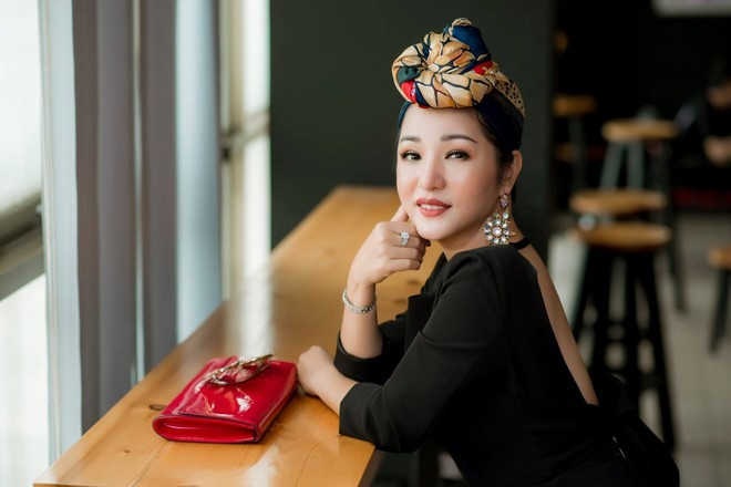 Cô xảy ra mâu thuẫn, ồn ào tình tiền với người đàn ông tên N. 