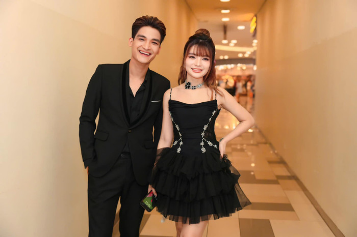 Vợ chồng Mạc Văn Khoa phải lên tiếng đính chính, khảng định hôn nhân vẫn đang hạnh phúc khi bất ngờ bị réo tên vào ồn ào 'nam nghệ sĩ 'tác động vật lý' với vợ'