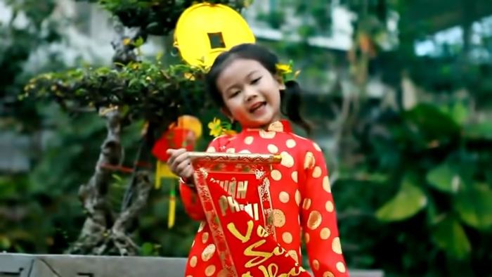 Ruby Bảo An trong MV Xúc xắc xúc xẻ cách đây 13 năm.