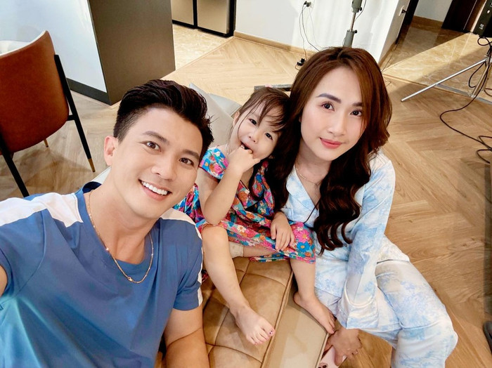 Cuộc hôn nhân của Hà Việt Dũng và vợ ngoài ngành nhận được sự quan tâm của đông đảo khán giả truyền hình.