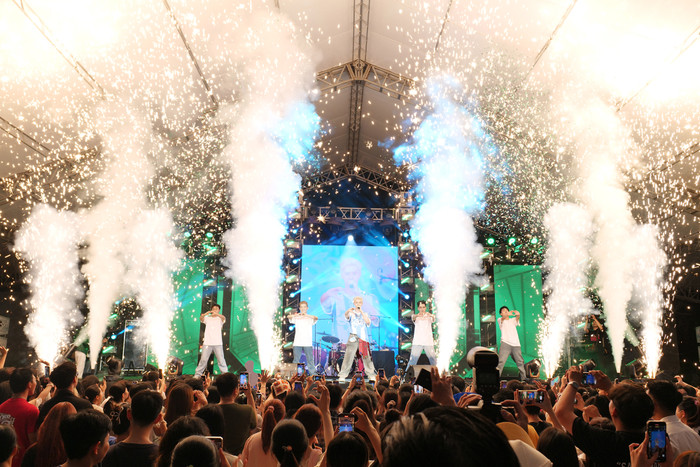 Sự xuất hiện của nam ca sĩ đã truyền cảm hứng cho các tài năng âm nhạc trẻ.