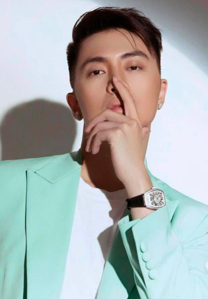 Thái Hoàng là một DJ có tiếng. Thái Hoàng cho biết gần 10 năm làm nghề từng làm việc tại rất nhiều quán bar ở đất cảng Hải Phòng, các vũ trường từ Nam ra Bắc.