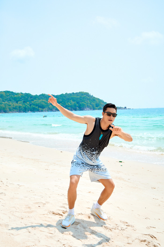 Mạnh Kiên thể hiện hình ảnh hài hước, năng động tại Đảo Thiên Đường