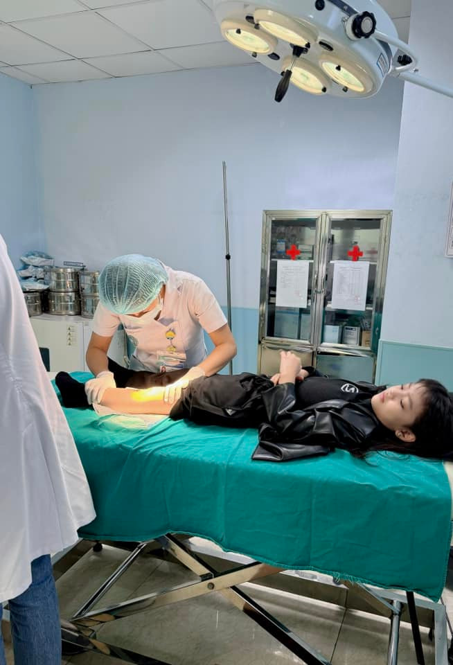 Sao nhí đóng con gái Quỳnh Kool bị tai nạn phải vào viện Ảnh 1