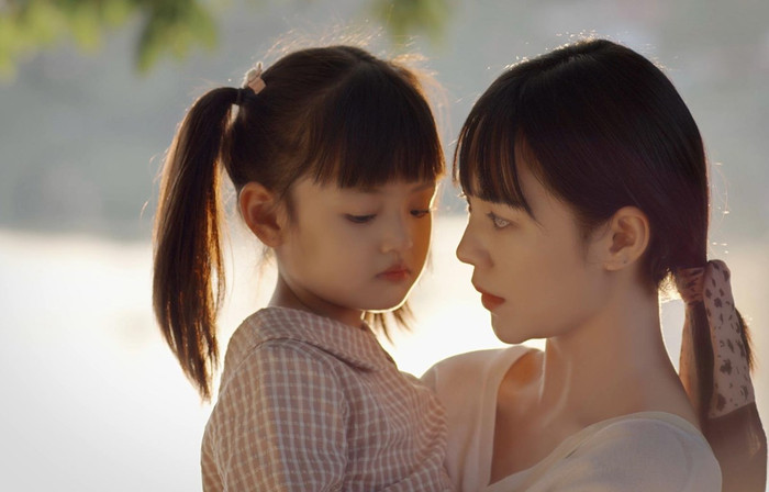 Cherry An Nhiên 2 lần vào vai con gái của Quỳnh Kool trên màn ảnh