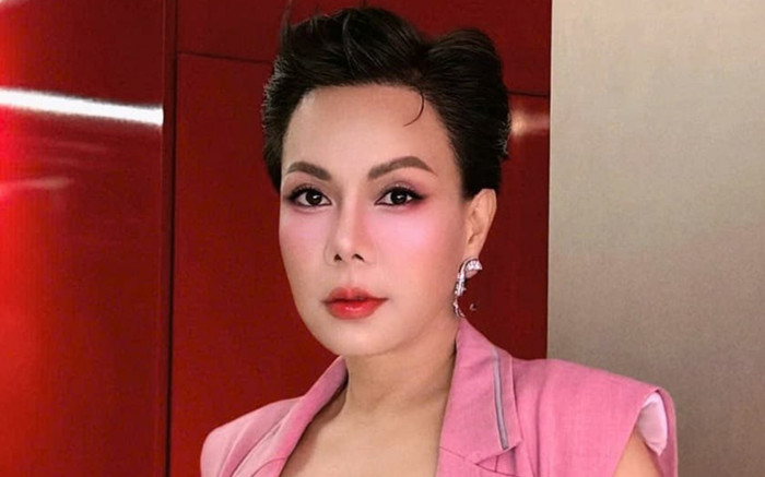 Bắt gặp chồng Việt Hương đi bán bánh, diện mạo tuổi U60 gây bất ngờ Ảnh 2