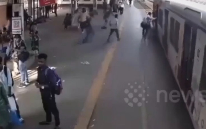 Người đàn ông bị tàu lửa kéo lê, nhân viên an ninh liều mình cứu giúp và cái kết không ngờ Ảnh 2