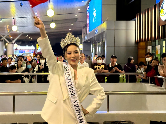 Nhiều người gửi lời chúc mừng Hoa hậu Kỳ Duyên đã thực hiện được giấc mơ thi quốc tế đã khiến nàng hậu day dứt trong 10 năm. Đến với Hoa hậu Hoàn vũ 2024, đại diện Việt Nam đang được các chuyên gia quốc tế đánh giá cao hơn hẳn so với mùa giả trước. 