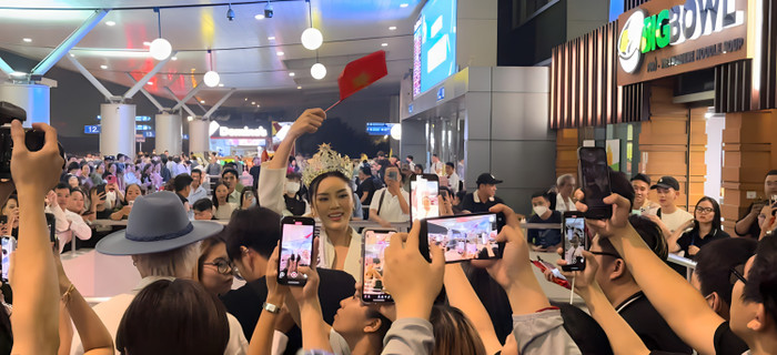 Được biết, dự án mà Kỳ Duyên mang đến cuộc thi năm nay được lấy cảm hứng từ chính những khủng hoảng tinh thần tuổi đôi mươi của nàng hậu. Người đẹp mong muốn bản thân có thể sử dụng câu chuyện của bản thân để giúp những bạn trẻ đang bị 'mắc kẹt' trong vấn đề cảm xúc có thể trở nên tốt hơn ở tương lai. 