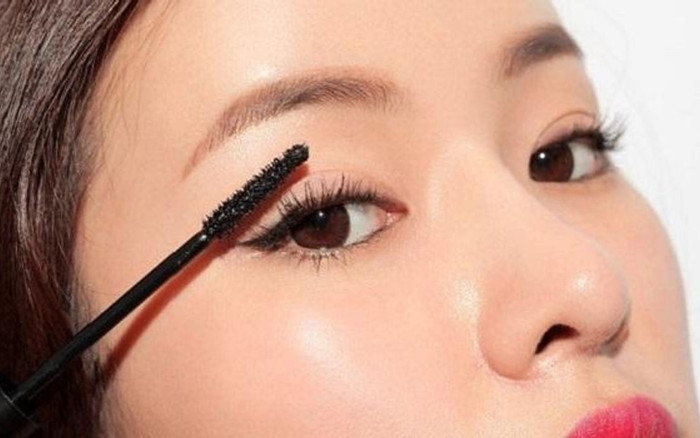Mascara đen đã lỗi thời? Ảnh 2