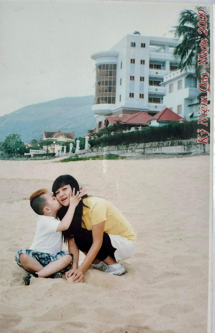 Cát Phượng và con trai hồi nhỏ.